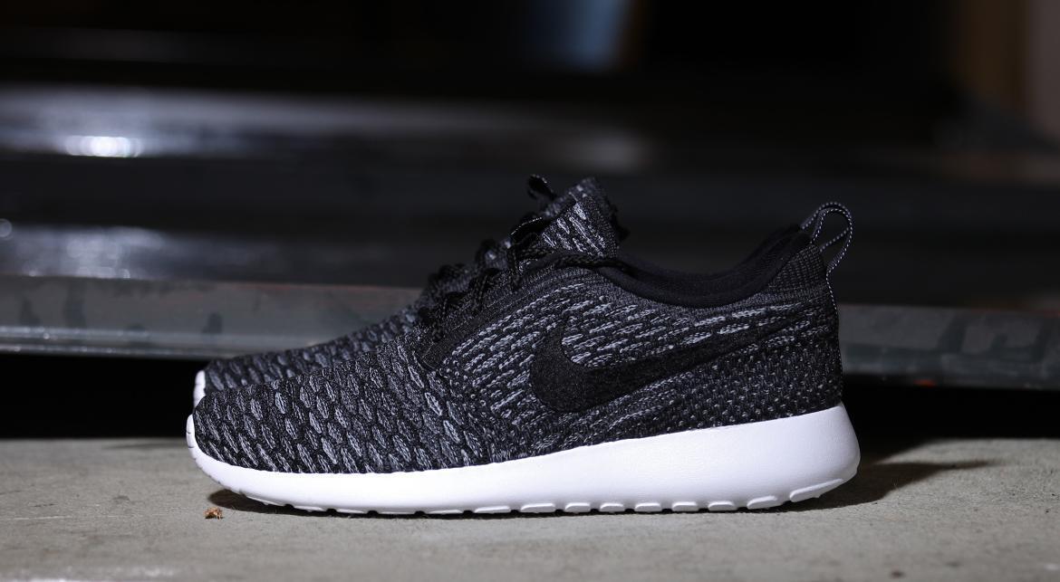 Nike Rosherun Flyknit 'Dark Grey' (Women's) - Image 7