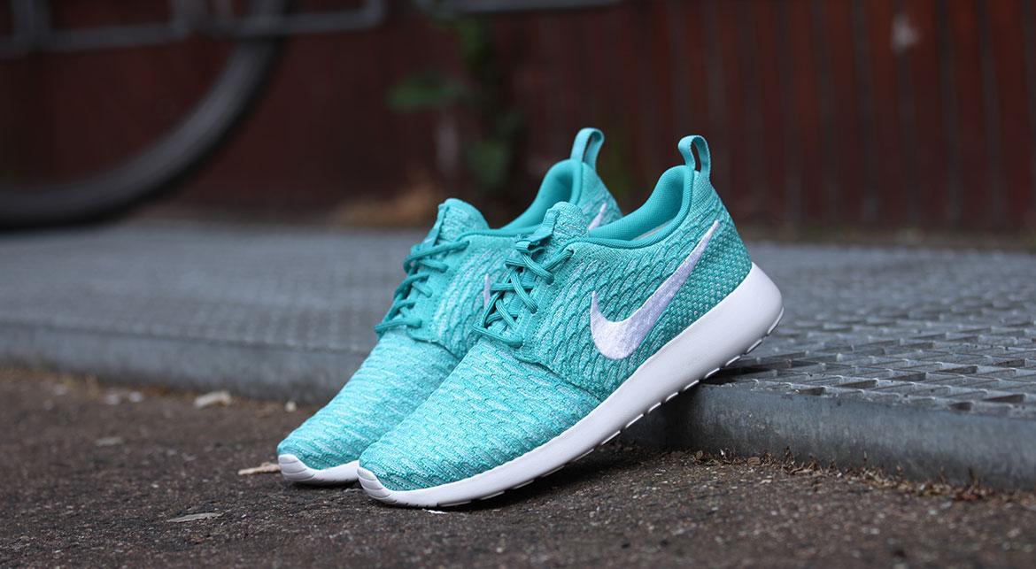Nike Wmns Roshe One Flyknit 