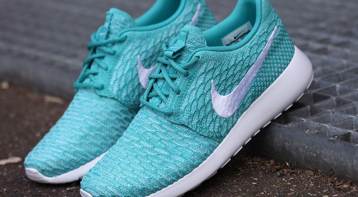 Nike Wmns Roshe One Flyknit 