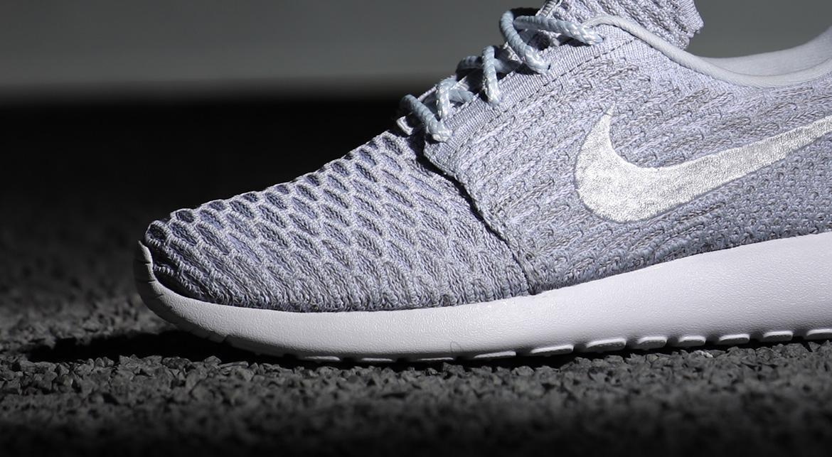Nike Wmns Rosherun Flyknit "Wolf Grey"