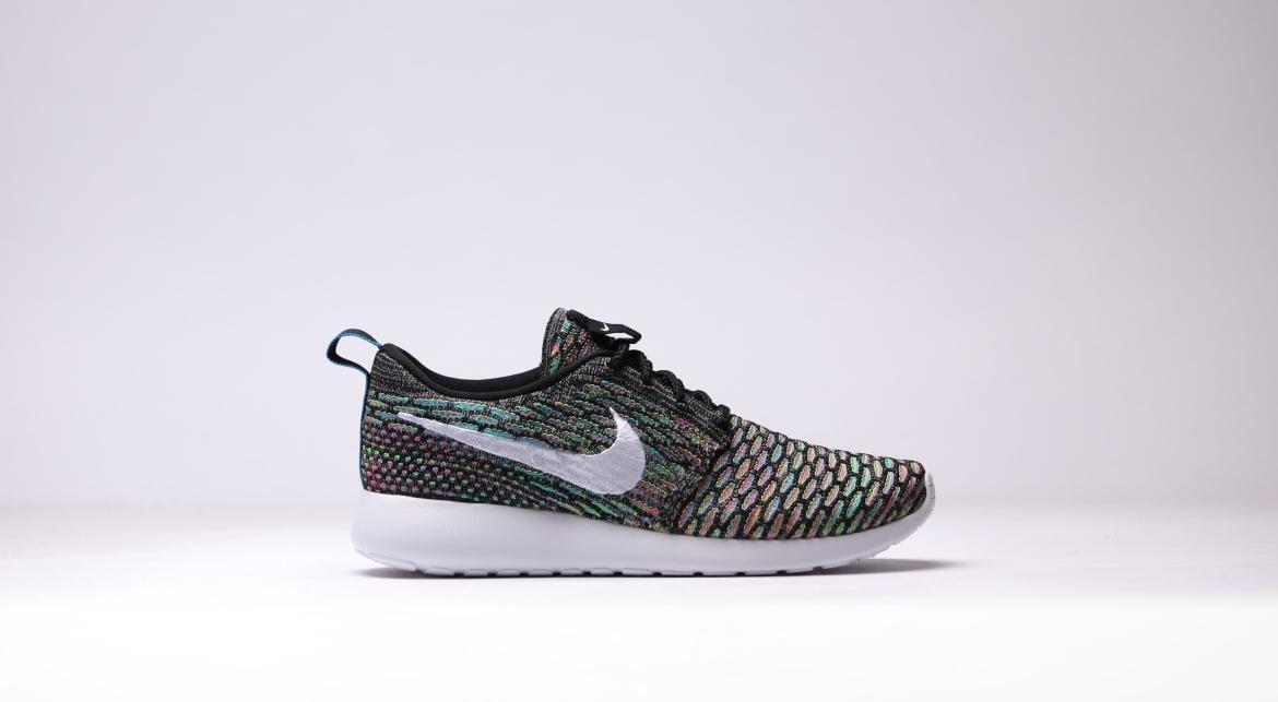 nike roshe run flyknit black