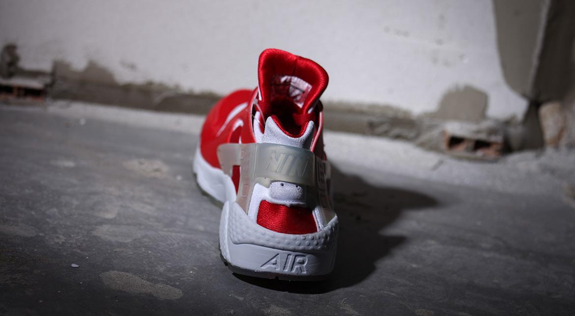 Nike Air Huarache Run 'University Red/White' - Image 7