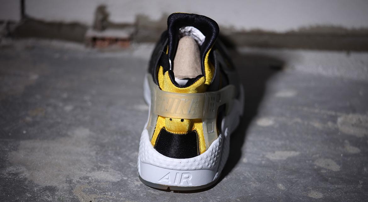 Nike Air Huarache Run "Black/UniversityGold" - Image 7