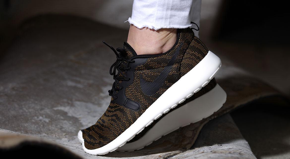 Nike Rosherun 'Bronzine' (Women's) - Image 7