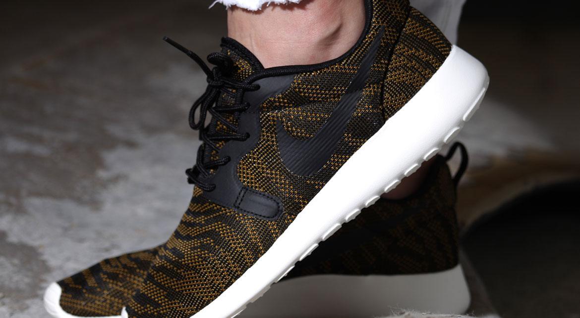 Nike Rosherun 'Bronzine' (Women's) - Image 8