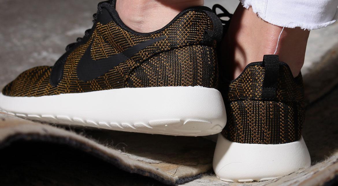 Nike Rosherun 'Bronzine' (Women's) - Image 9