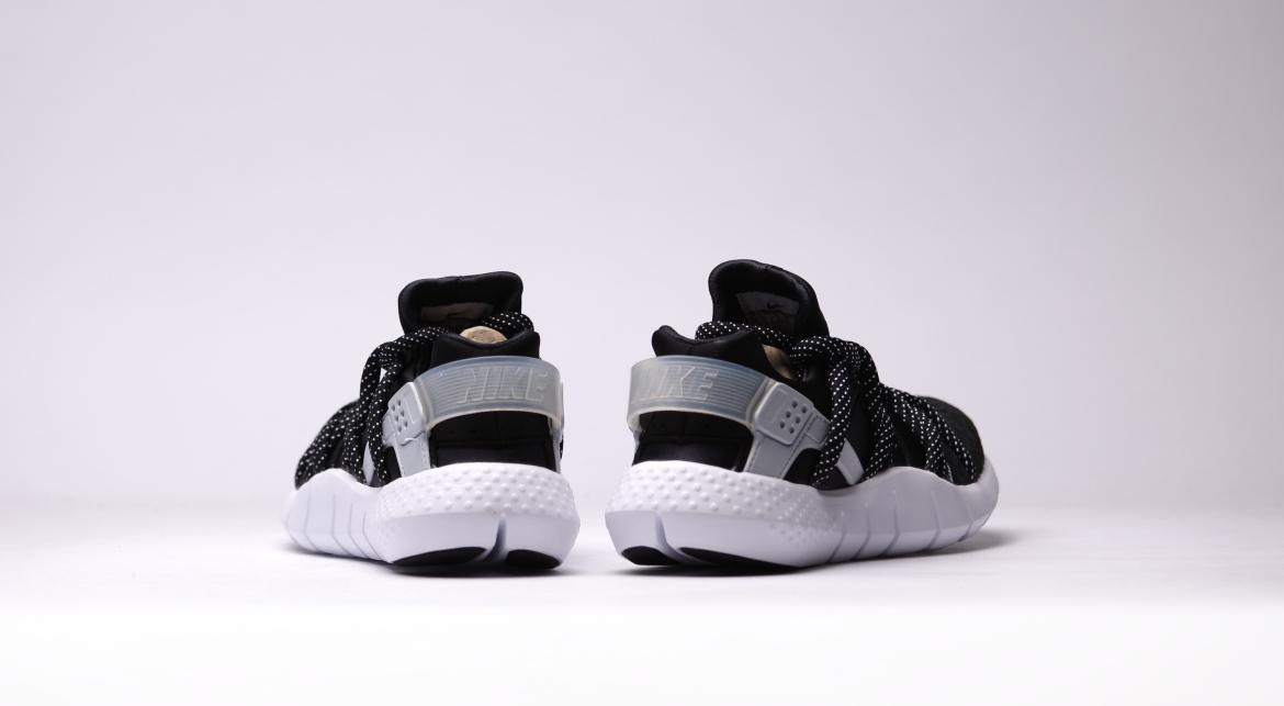 huarache nm black and white