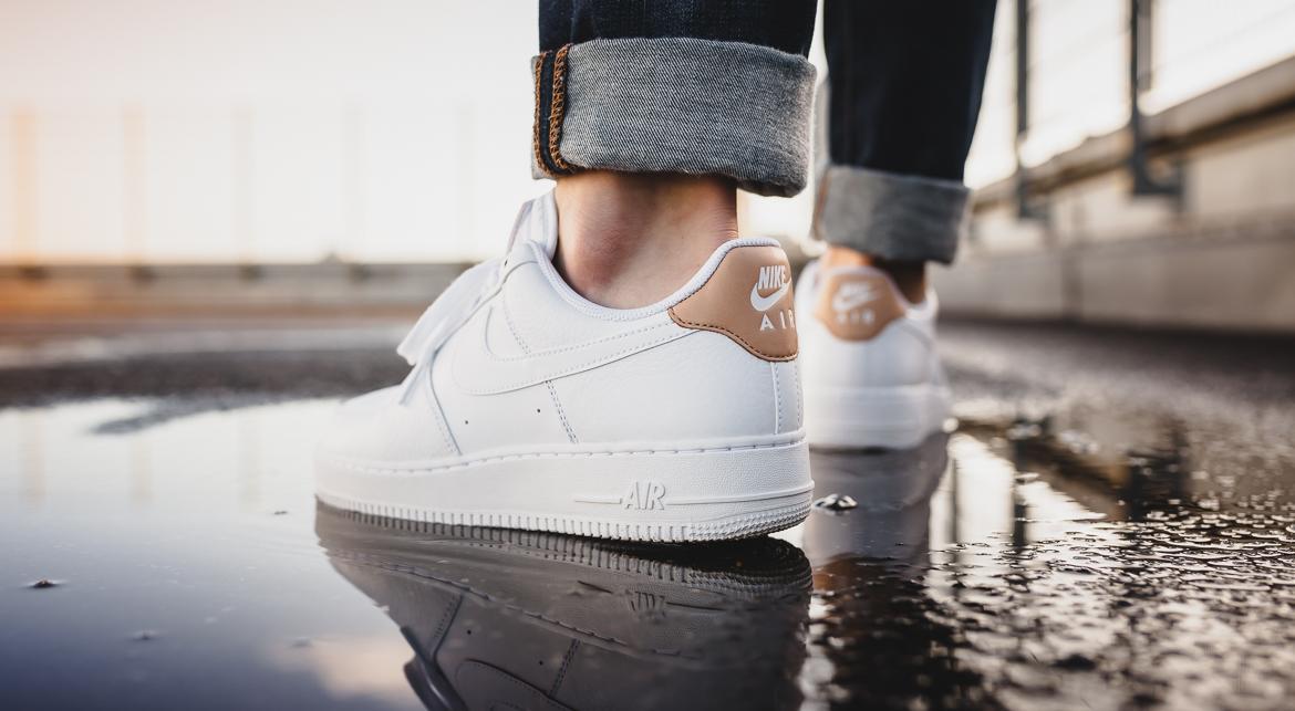 nike-air-force-1-07-lv8-white-  display picture 1