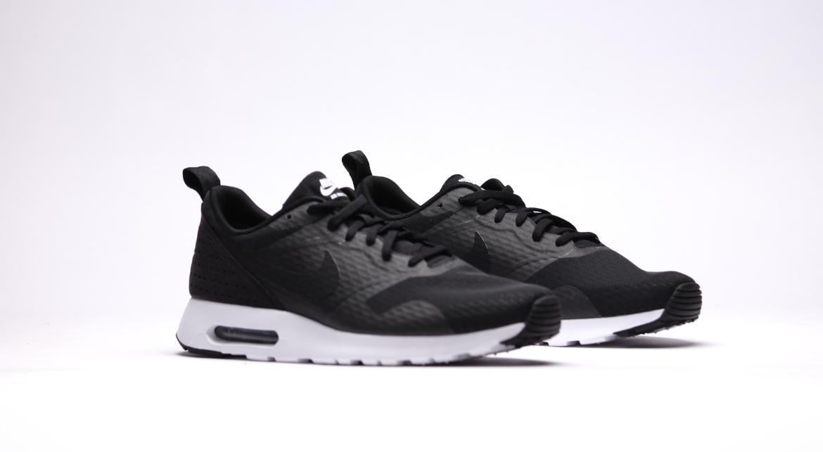 nike tavas black and white