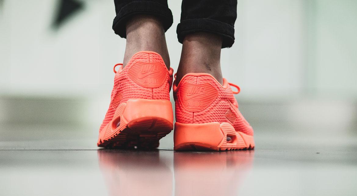 red air max 90 on feet