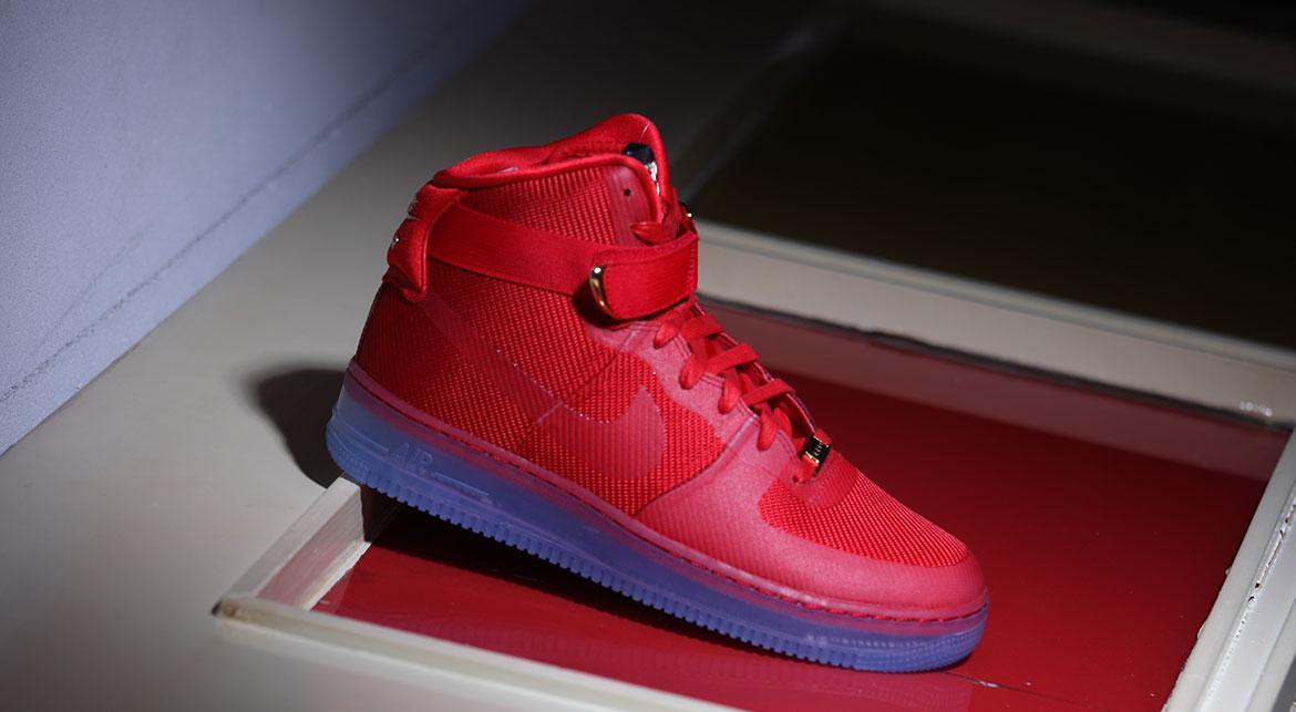 Nike Air Force 1 Cmft Lux "University Red"