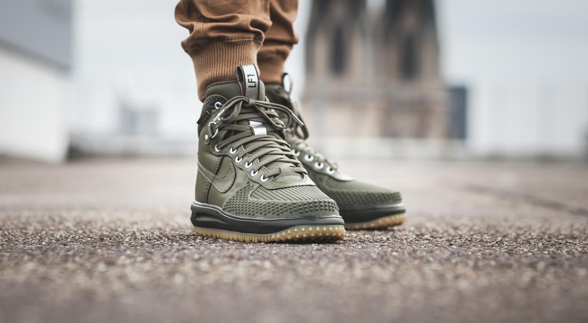 nike duckboot mid