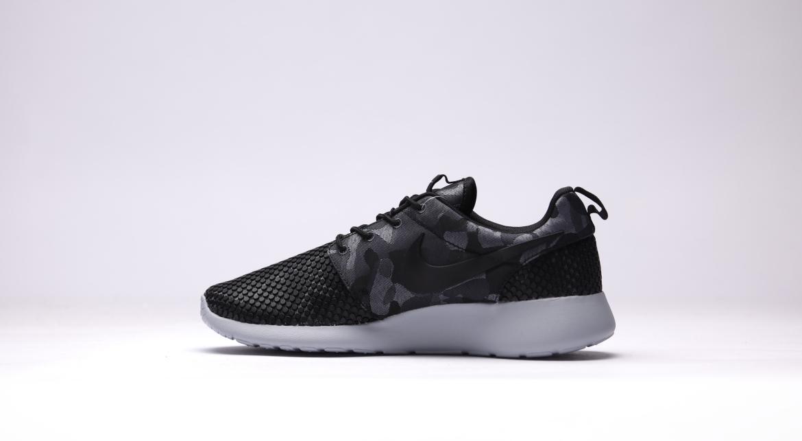 Nike Roshe One 'All Black' - Image 5