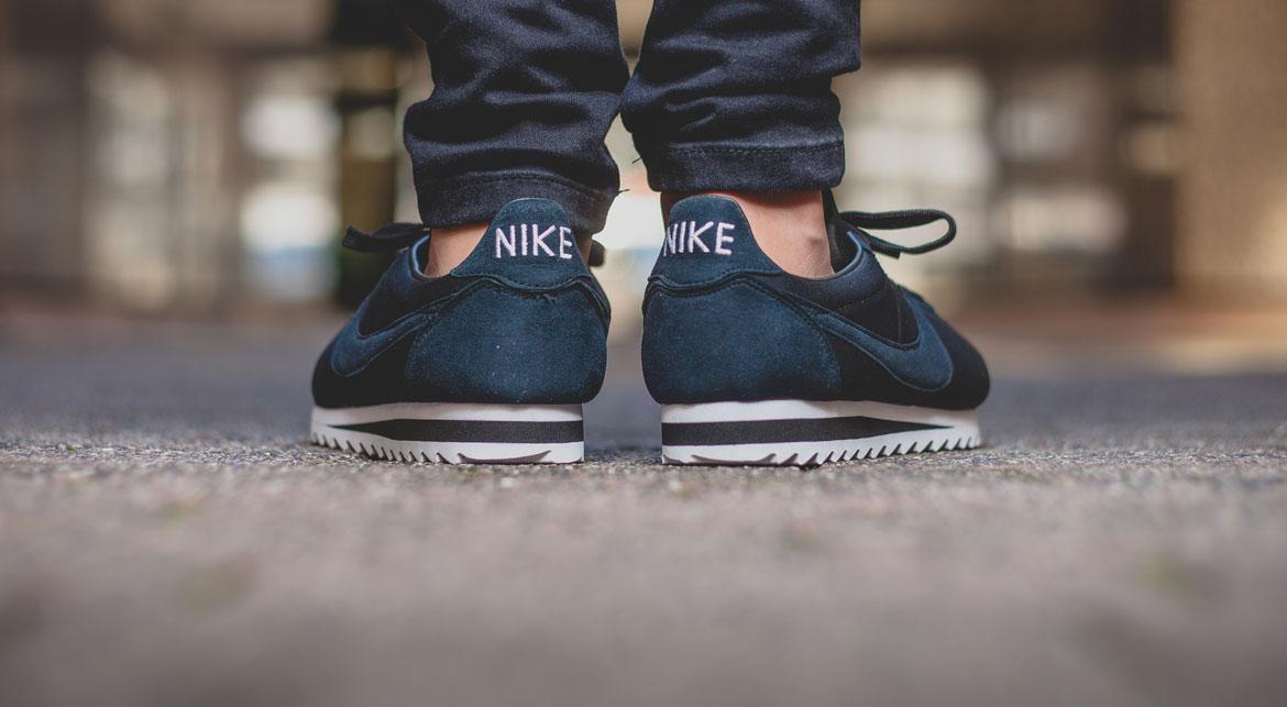 nike cortez shark