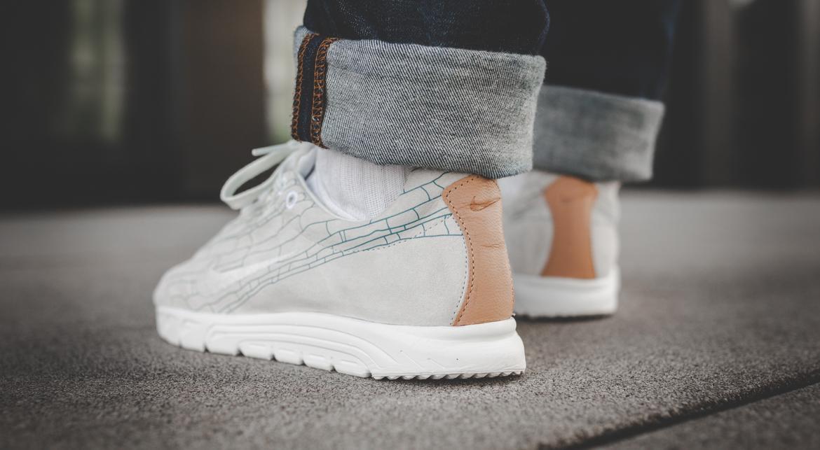 white mayfly trainers