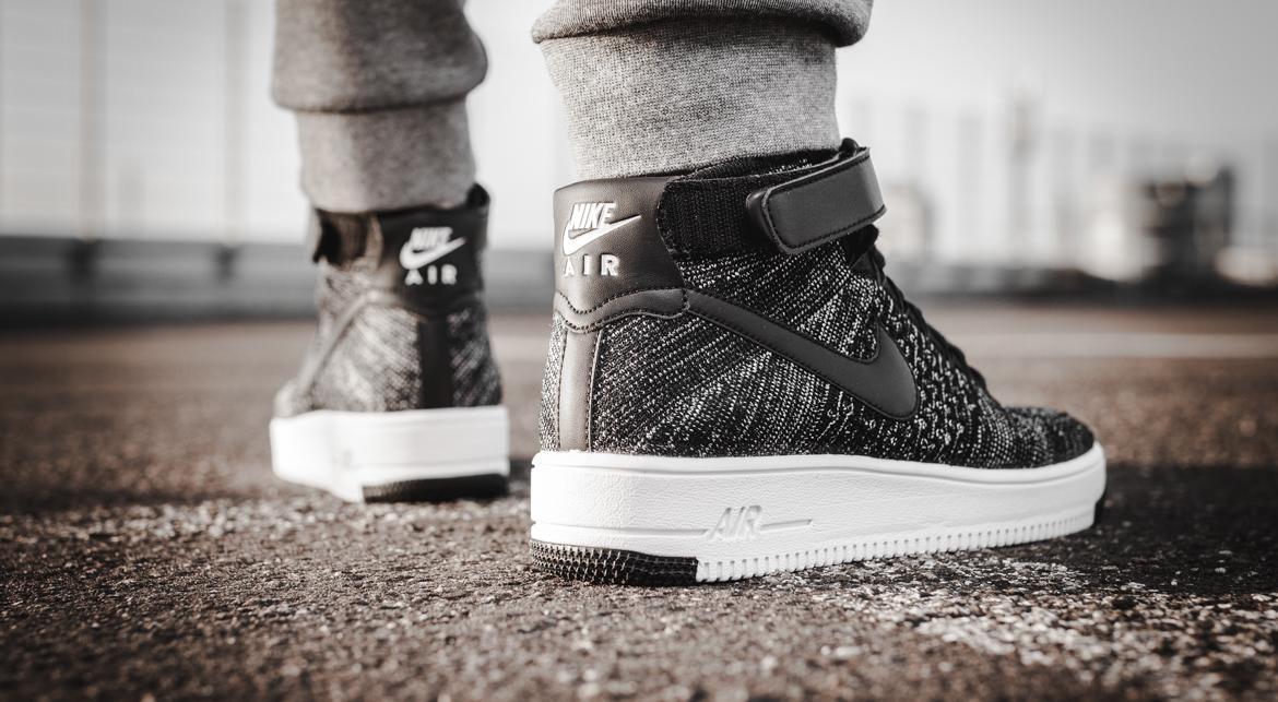 nike flyknit mid top