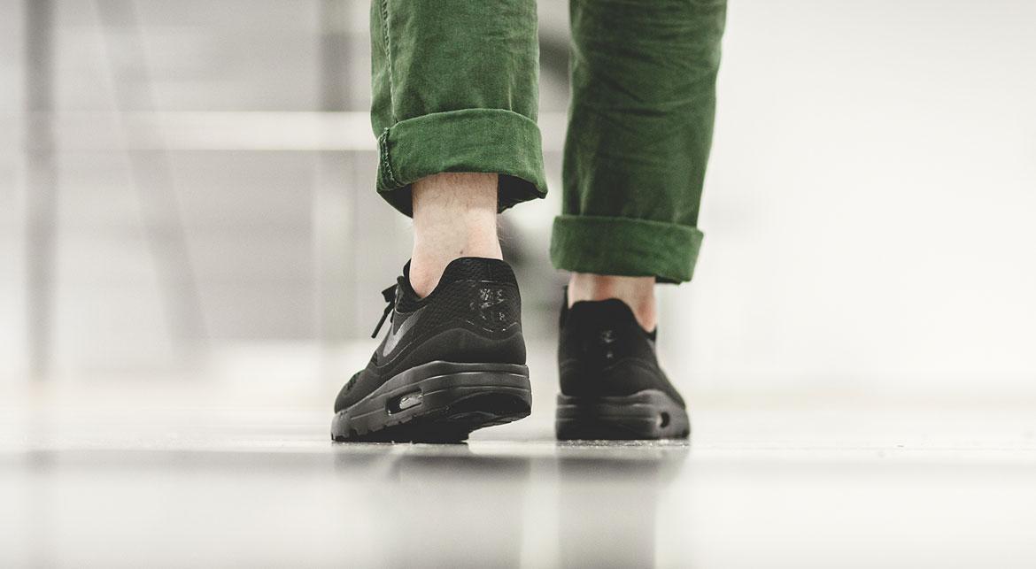 nike air max 1 black on feet