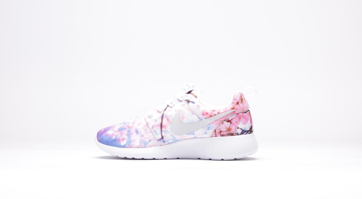 nike roshe one cherry blossom