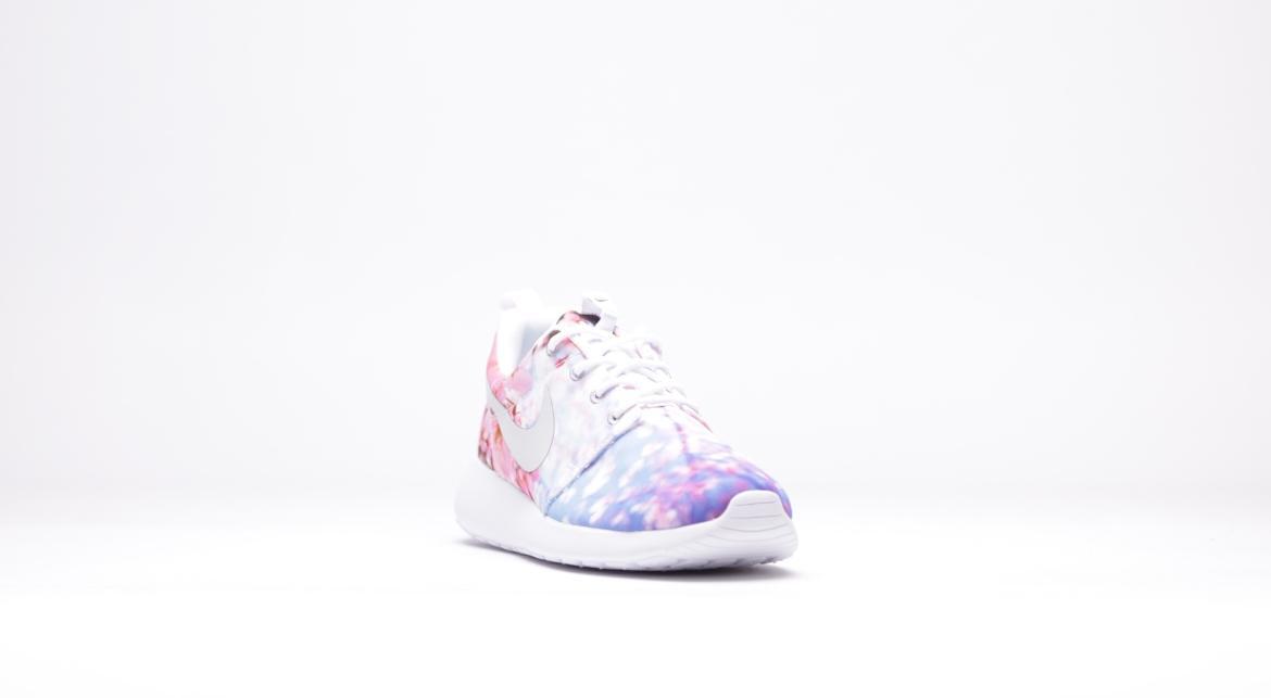 nike roshe run cherry blossom
