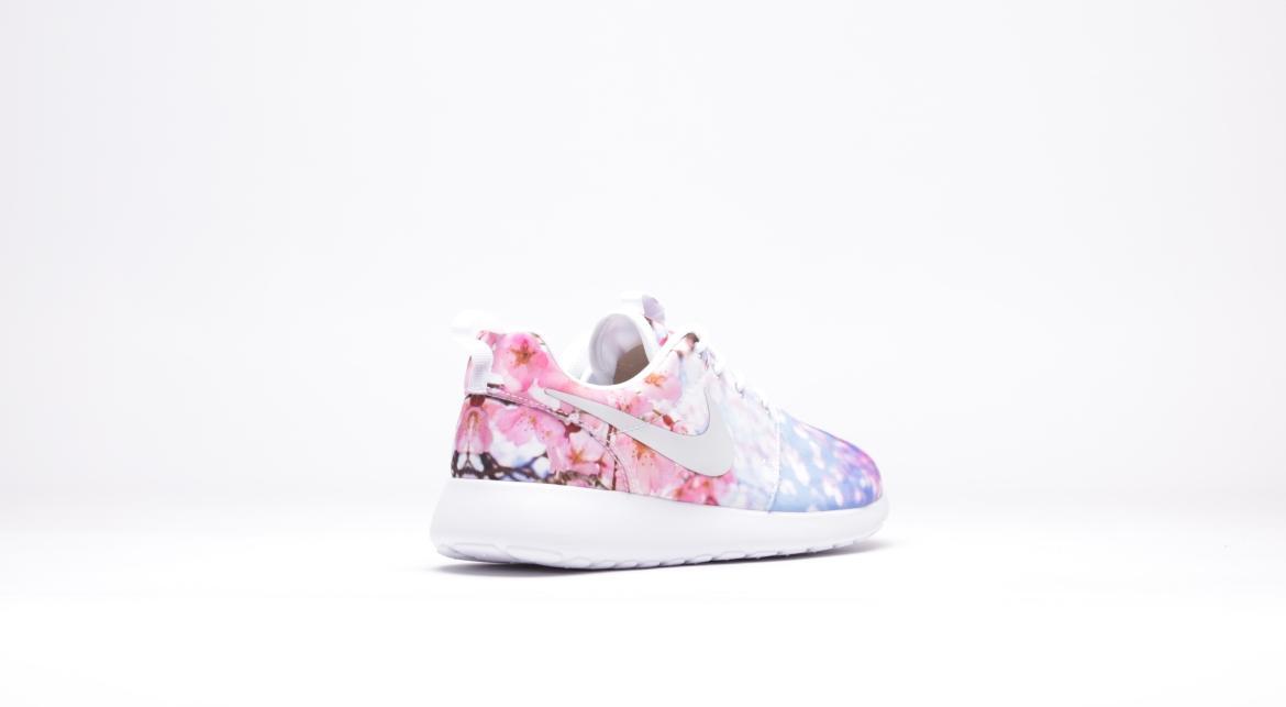 nike roshe cherry blossom
