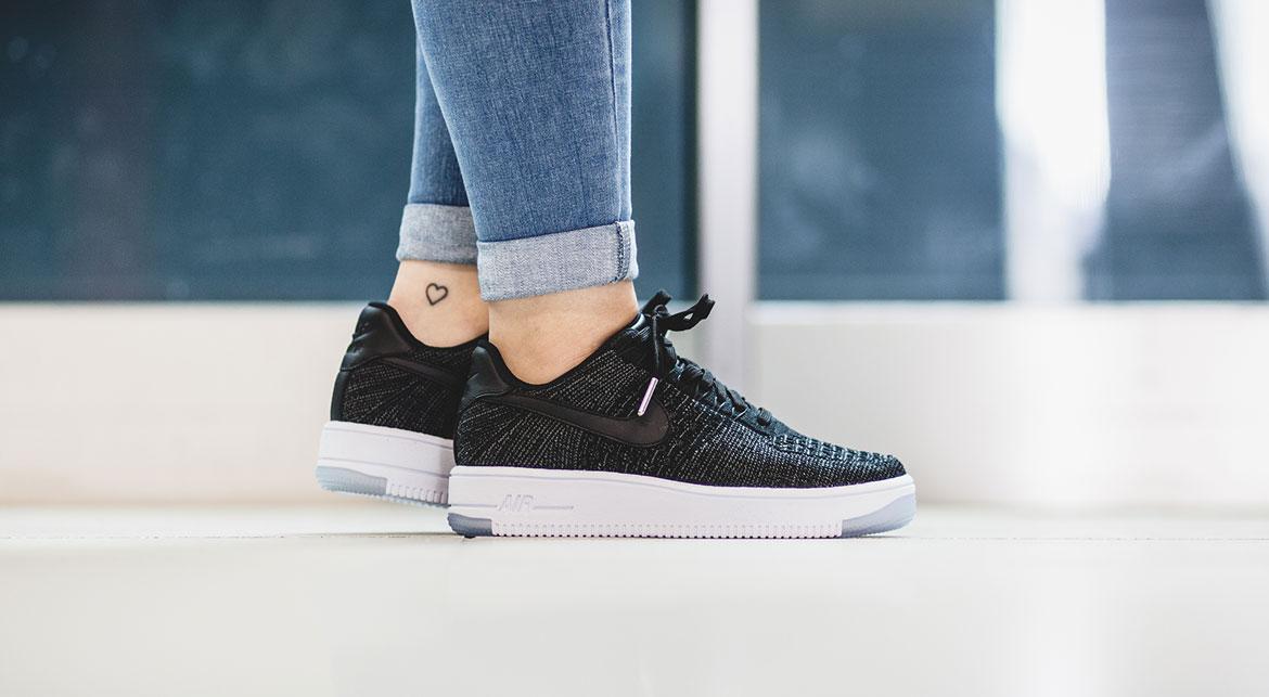 nike air force 1 flyknit low black white