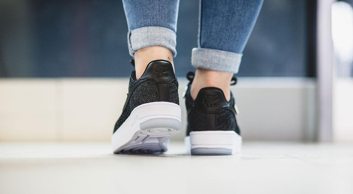 air force 1 flyknit low black white