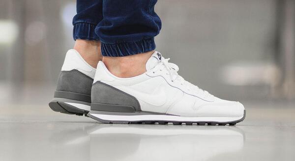 nike internationalist white mens