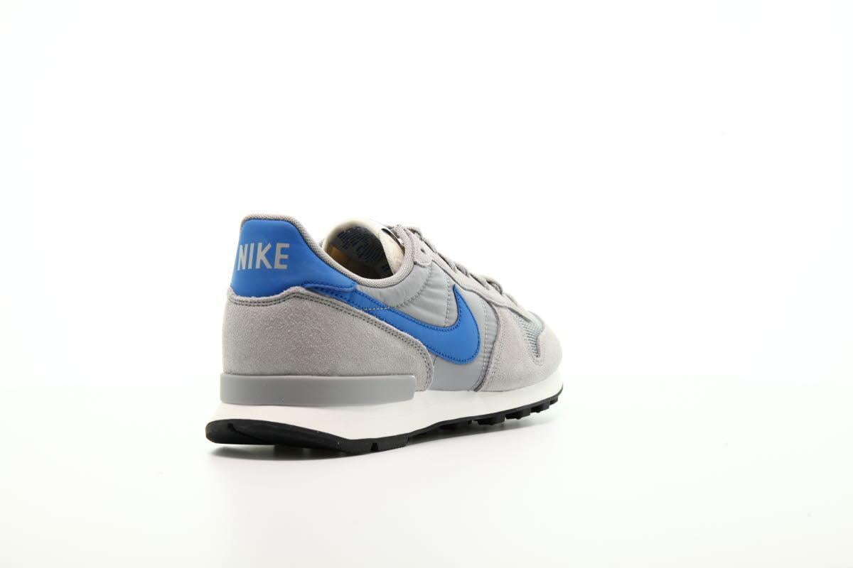 nike internationalist silver blue