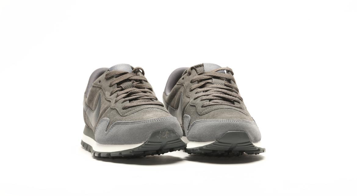 nike air pegasus 83 mercury grey