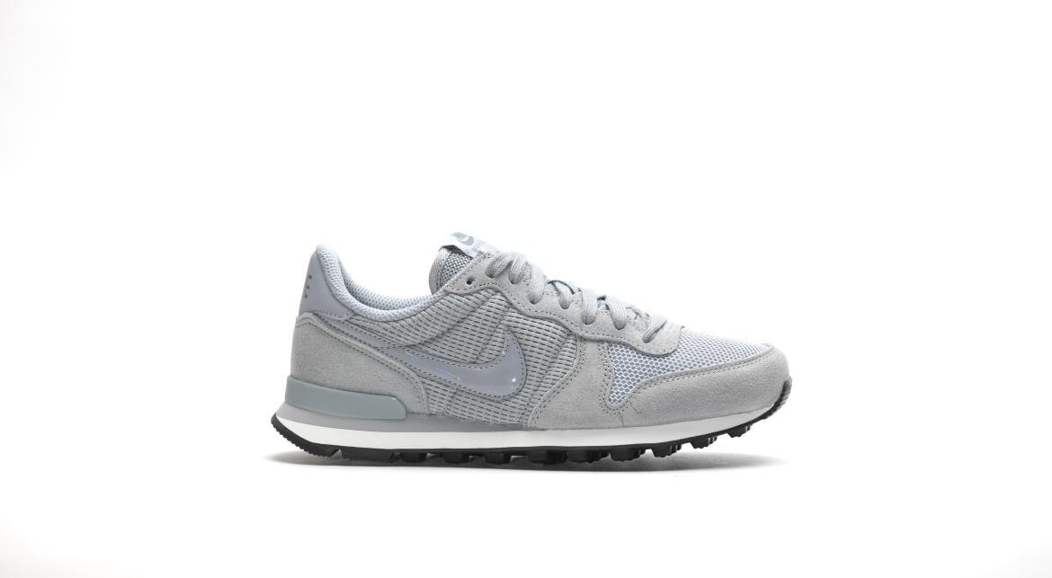 Nike Wmns Internationalist "Stealth"