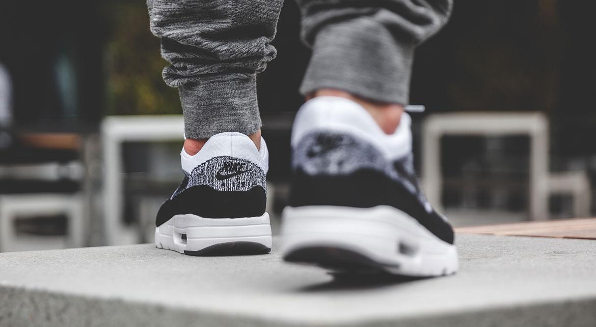 air max 1 ultra flyknit white black