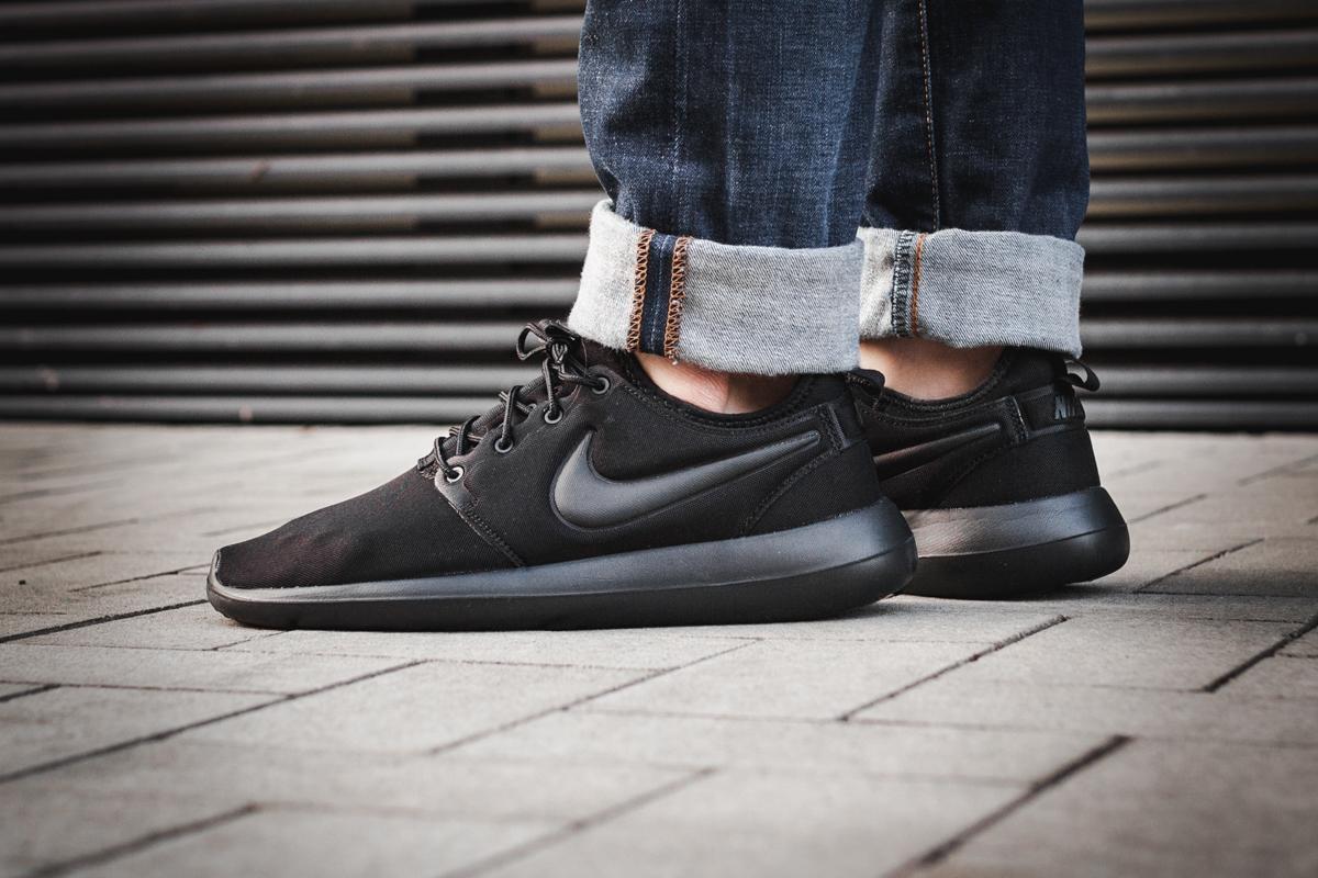 roshe 2 all black
