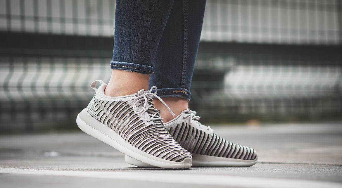 nike women's roshe two flyknit