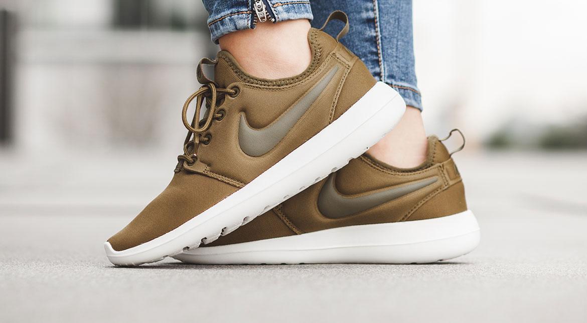 Nike Wmns Roshe Two Flyknit "Olive Flak"