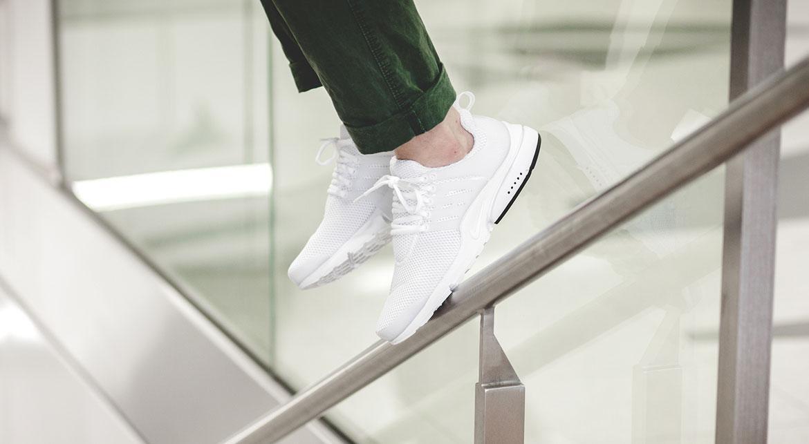 air presto triple white on feet