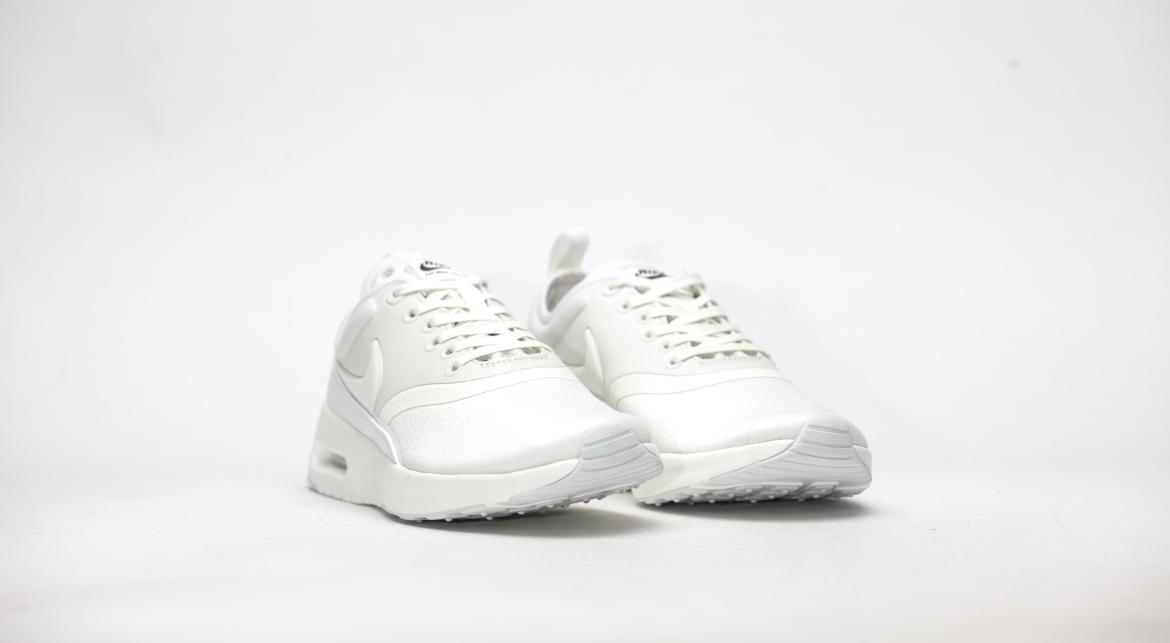 white nike air max thea