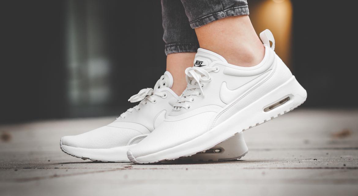 white nike air max thea