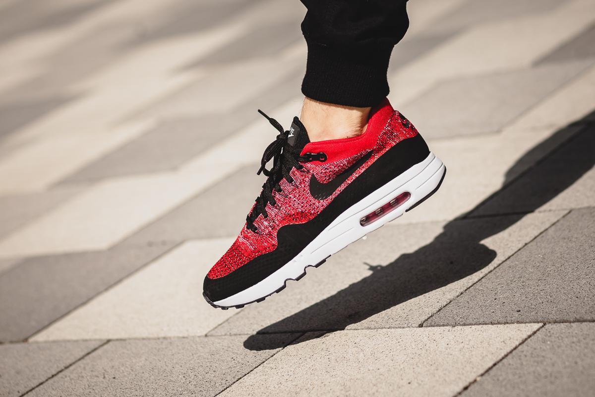 red nike air max 2