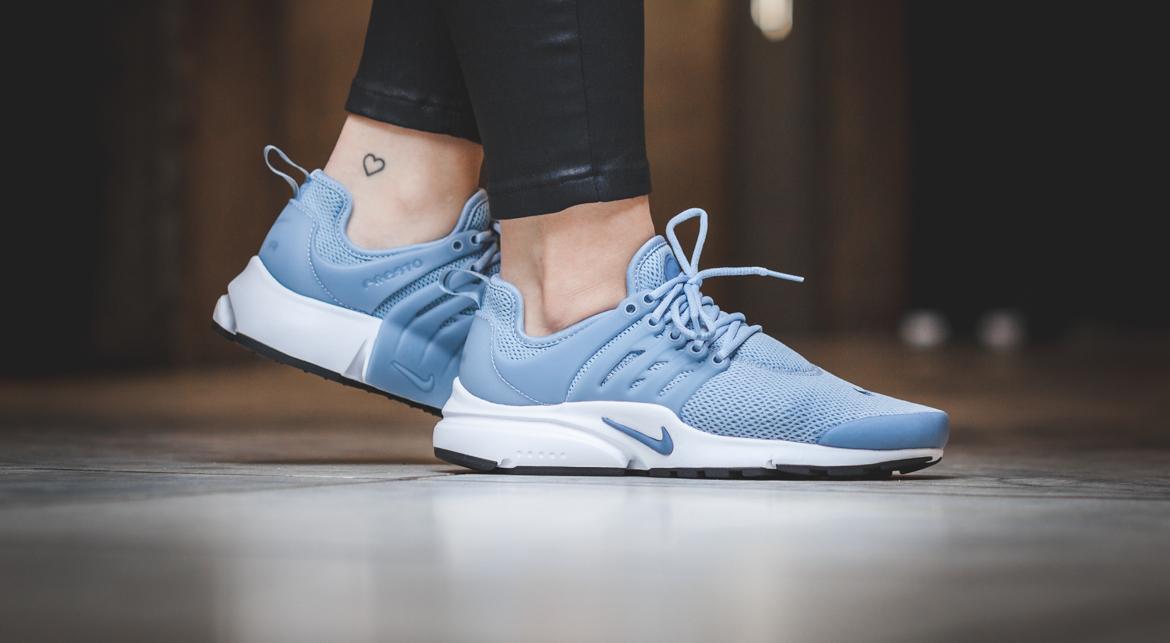 blue and grey nike presto