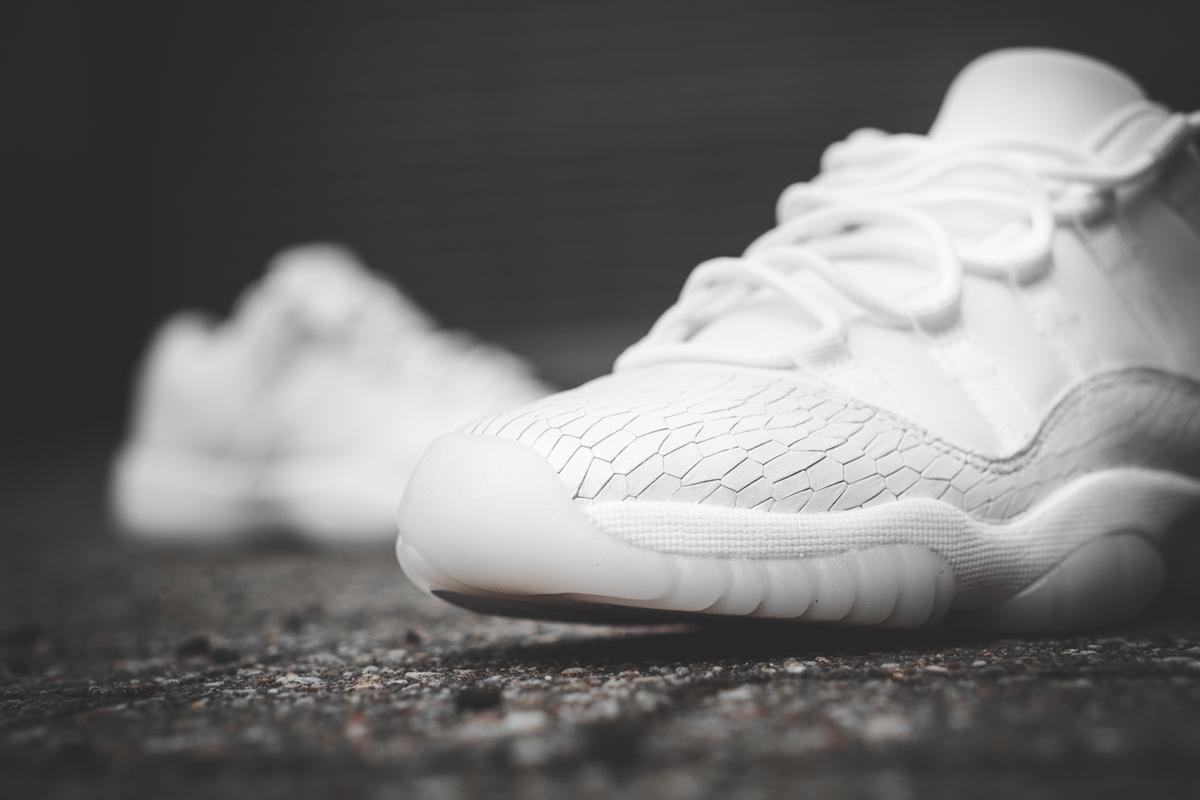 air jordan 11 frost white