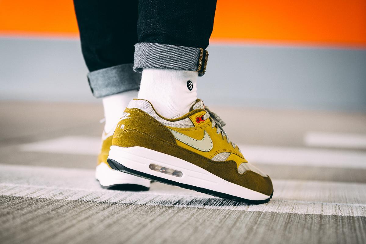 nike air max green curry
