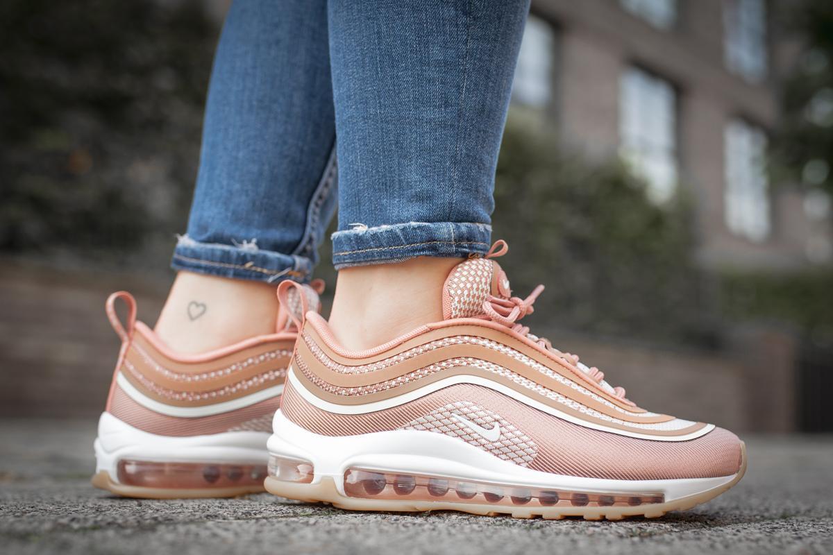rose gold and white air max