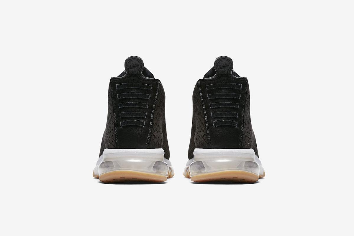 black nike boots with gum bottom