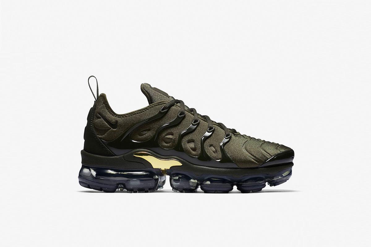 vapormax plus khaki