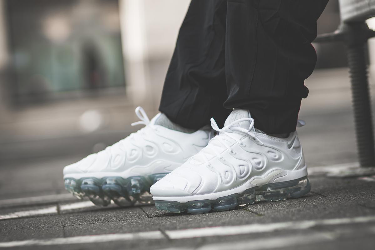 Pure Platinum Vapormax Mens On Feet Nike Shoes Nike Vapormax White
