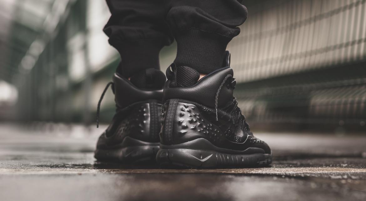 nike lupinek flyknit triple black