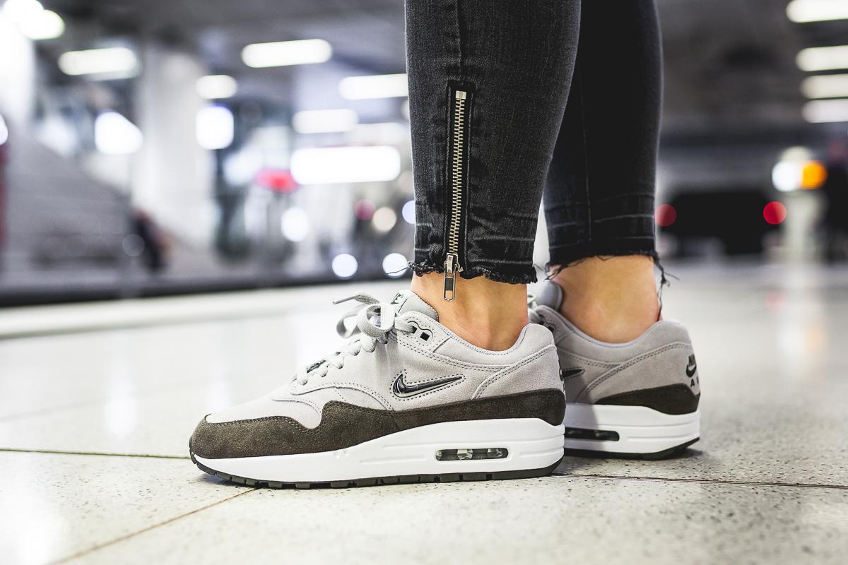 Nike WMNS Air Max 1 Premium SC "Wolf Grey"