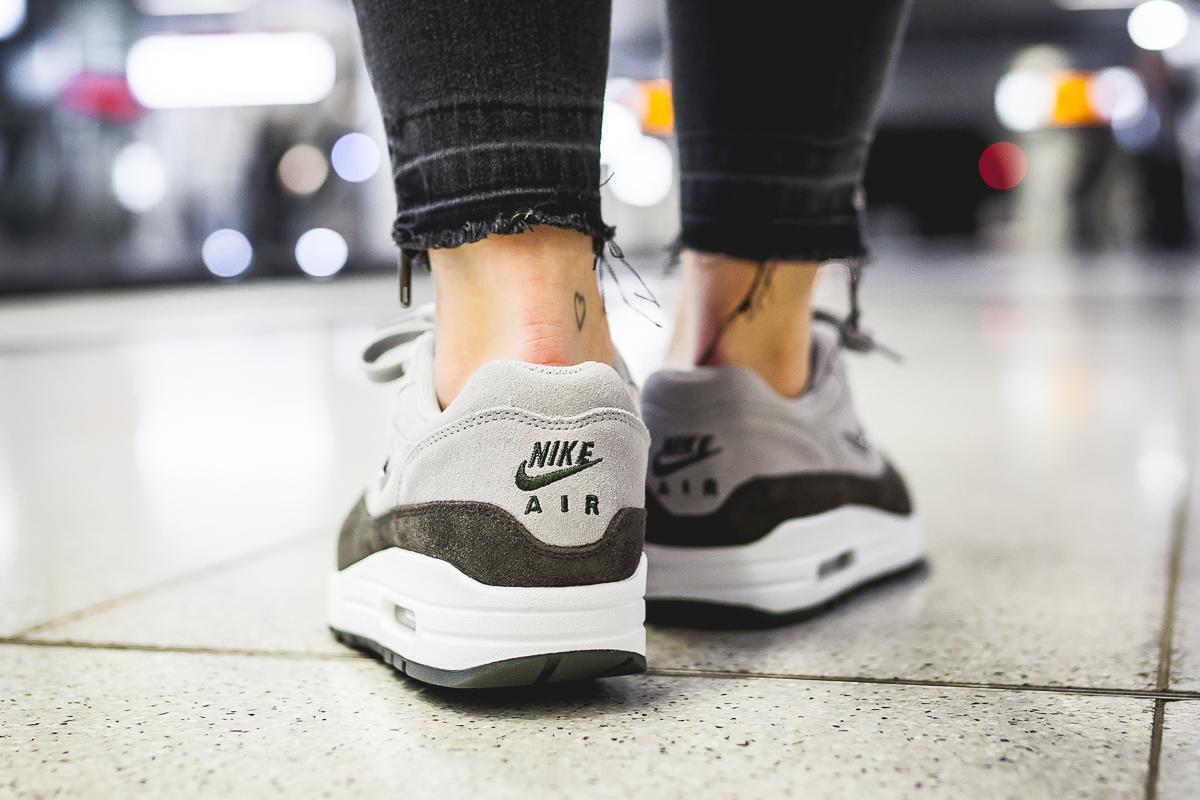 Nike WMNS Air Max 1 Premium SC "Wolf Grey"