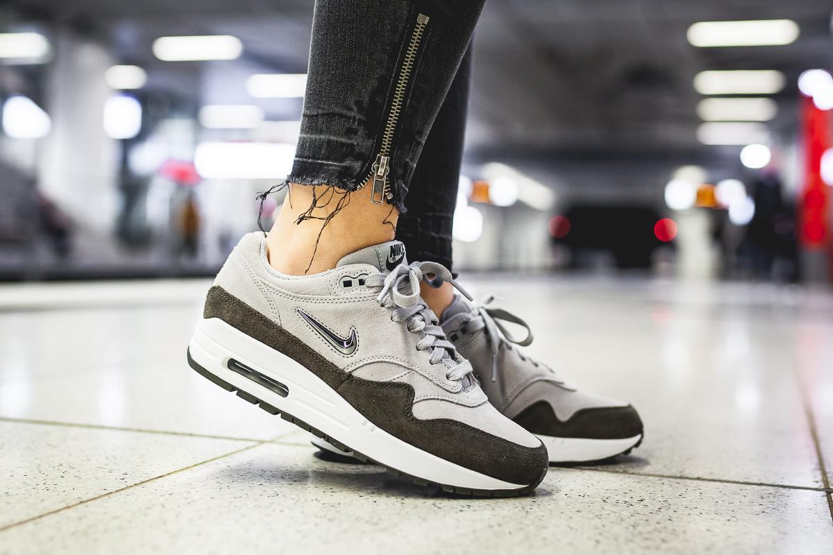 Nike WMNS Air Max 1 Premium SC "Wolf Grey"