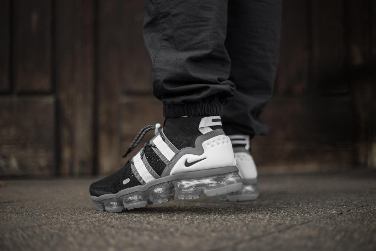 nike air vapormax flyknit utility black and white